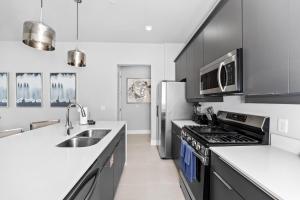 Comfy Condo Retreat Near Disney With Resort & Waterpark Access - B35-100