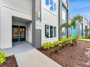 Contemporary Condo Near Disney With Resort & Waterpark Access - B20-123