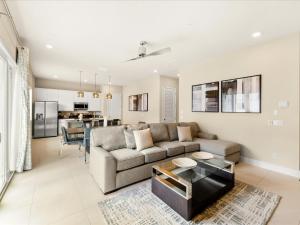 Contemporary Condo Near Disney With Resort & Waterpark Access - B20-123