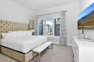 Modern Condo Near Disney With Resort & Waterpark Access - B30-228