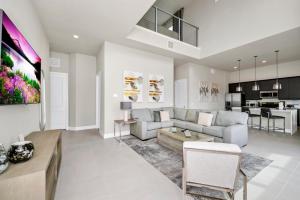 Inviting Condo With Pool Table Near Disney With Resort & Waterpark Access - B34-246