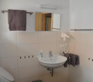 Two-Bedroom Apartment room in Kiefer-Apartments