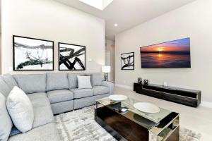 Snug Condo Near Disney With Resort & Waterpark Access - B45-237