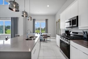 Two Story Condo With Pool Table Near Disney With Resort & Waterpark Access - B43-245