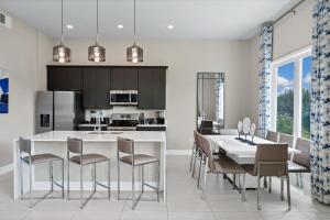 Stylish Condo With Foosball Table Near Disney With Resort & Waterpark Access - B28-218