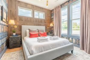 8BR Rooftops with Hot Tub Fire Pit Skyline Views