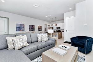 Upscale Condo Near Disney With Resort & Waterpark Access - B16-139