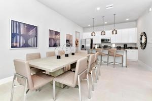 Upscale Condo Near Disney With Resort & Waterpark Access - B16-139