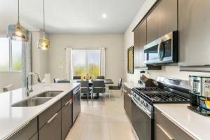 Charming Condo Near Disney With Resort & Waterpark Access - B28-216