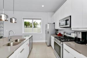 Open Concept Condo Near Disney With Resort & Waterpark Access - B22-115