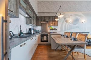 Brindley Apartment - City Centre - Free Parking, Fast Wifi and Smart TV by Yoko Property