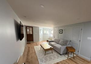 Newly Renovated Bloomingdale English Basement Apartment