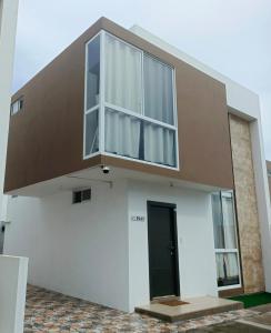 Casa con vista al mar y piscina en Manta