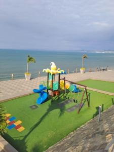 Casa con vista al mar y piscina en Manta