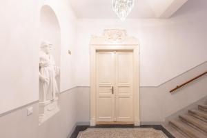 Newly reconstructed, cozy, centrally located