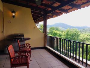 Presidential Suites 4 - Spacious condo in the heart of Flamingo, sleeps 6