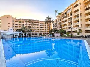 Castle Harbour SUN & FUN - heated pool, fibre net, 2 bedrooms