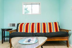 Great Views Studio apartment near Little Italy