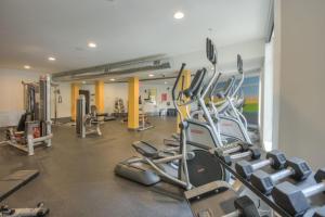 Luxurious Downtown-2 bed 2 bath Corner 2M