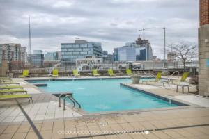 Luxurious Downtown-2 bed 2 bath Corner 2M