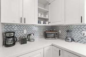 Empire Polo Grounds Close Gorgeous pool and spa home bike to Coachella