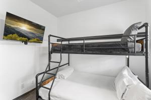 Empire Polo Grounds Close Gorgeous pool and spa home bike to Coachella