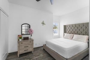 Empire Polo Grounds Close Gorgeous pool and spa home bike to Coachella