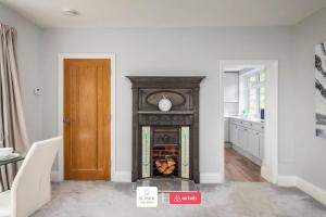 Exclusive Deal l Long Stay l 2Bedroom Apartment l Poole Centre l Close to Westbourne l Treeside Place l Seaside Escapes Short Lets & Serviced Accommodation