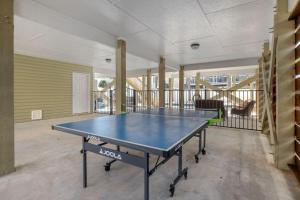 Heated Pool, Ping Pong, Short Walk to Beach and Pier, gathering spaces inside and out, Long Stays available