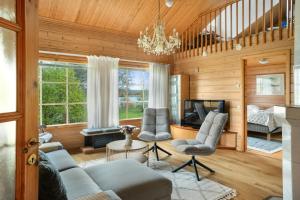 Spacious 3BR Riverside Villa with Private Sauna