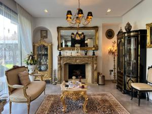 Villa Fiori Luxury Italian Villa, Pool & Spa, Marrakech