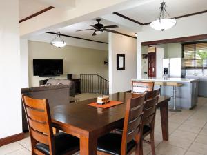 Presidential Suites 4 - Spacious condo in the heart of Flamingo, sleeps 6