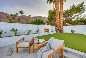 55 and Indian Wells Retreat Private Pool and Spa!