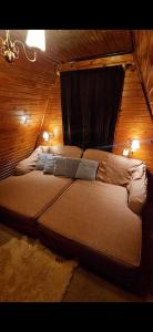 Chalét com jacuzzi sauna lareira e telao cinema