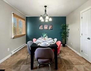 Cozy 3-BR Getaway - Hospital - NBCC - WFH Ready