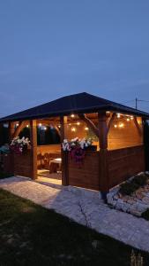 Domki Pod Łysicą- basen jacuzzi sauna