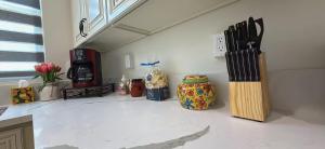 Bright Pasadena Getaway w Patio & Near Old Town