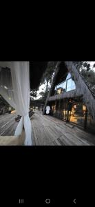 Chalét com jacuzzi sauna lareira e telao cinema