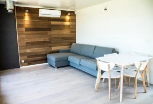 Contemporary design lake cabin