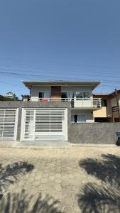 2º andar de casa na Armação da Piedade, 50 metros da praia