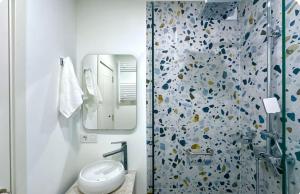 Modern 1BR with Orange Accents