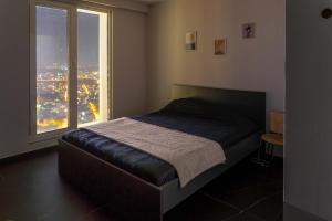 Digital Nomad Penthouse - 250m2 with 5 Bedrooms and Fast Wi-Fi - Monitors Included