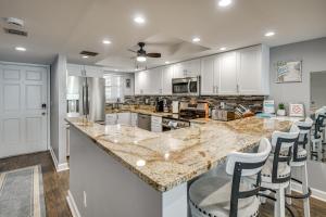 Oceanfront, Heated Pool Shores Club Condo!