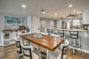 Oceanfront, Heated Pool Shores Club Condo!