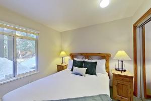 The Lagoons 27