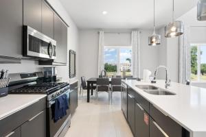 Modern Condo Near Disney And Resort & Waterpark Access -B48 -221