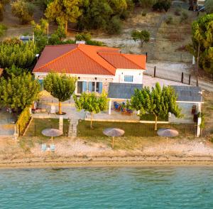 Bluevera seafront villa-Aidipsos bay