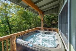 Mountain Views Hot Tub Family Room & Game Room