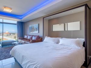 CENTURY CLUB - Luxury Apartment Hotels