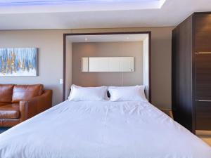 CENTURY CLUB - Luxury Apartment Hotels